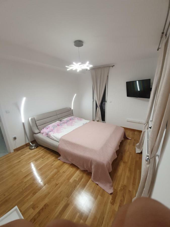 Apartman Lux โดโบย ภายนอก รูปภาพ